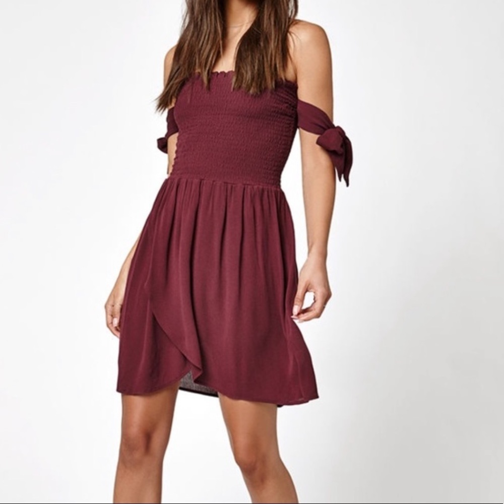 NWT Pacsun Kendall and Kylie Smocked Tie Sleeve Dress Medium - Picture 1 of 6